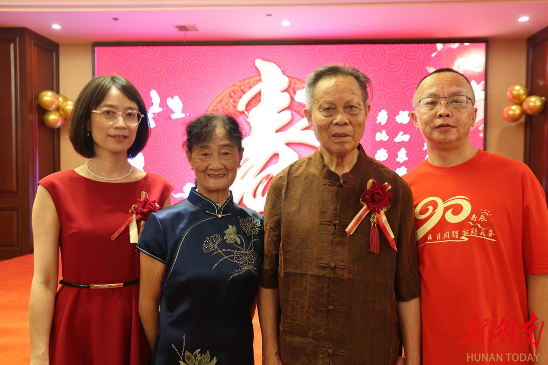 夕阳并蒂花，绽放新文明 ——记武冈市全国“最美家庭”获得者霍仁坤夫妇