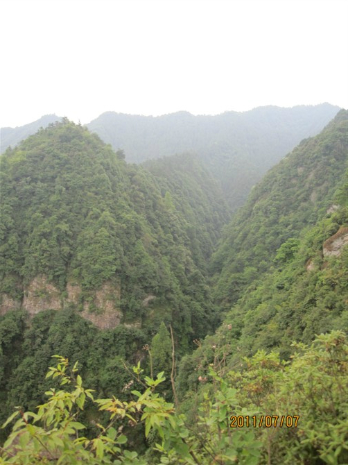 云山的峰，云山的水，云山的石径