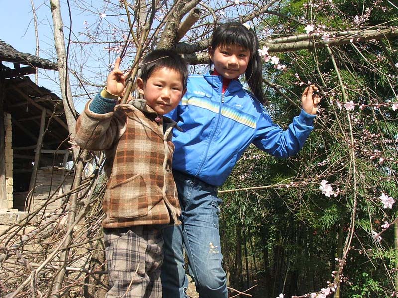 武岡人網(wǎng)捐助天鵝姐弟倆愛心活動(dòng)