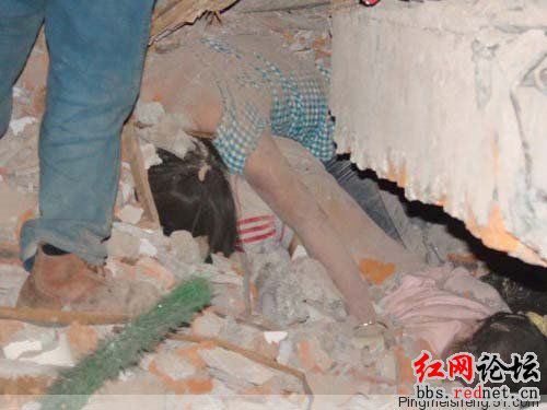催人泪下的汶川地震照,悼念5.12国殇死去的同胞