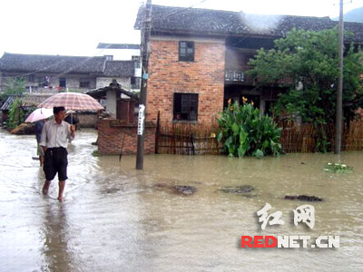 實拍:湖南遭罕見暴雨襲擊 百萬人受困水中