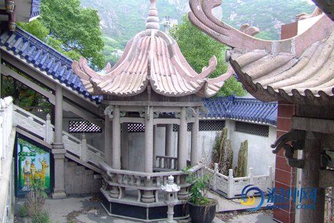 建百萬元墳墓(圖)