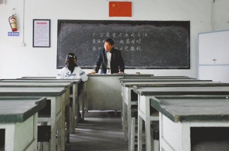 成都19名教師堅(jiān)持給學(xué)校唯一1名學(xué)生上課