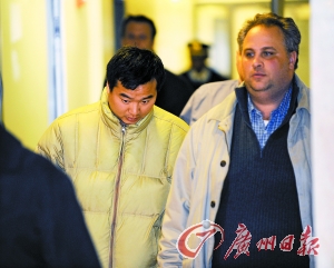 吻別女友嚇壞機(jī)場(chǎng) 中國博士生在美被逮捕