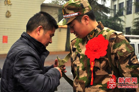 武冈市今冬最后一批新兵赶赴军营