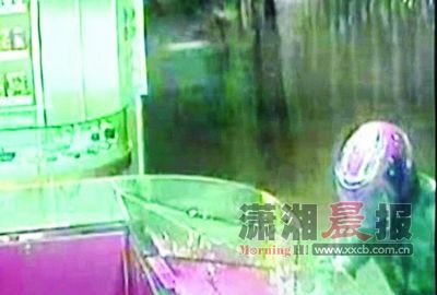 湖南邵陽發(fā)生金店搶劫案 被劫黃金價(jià)值50萬