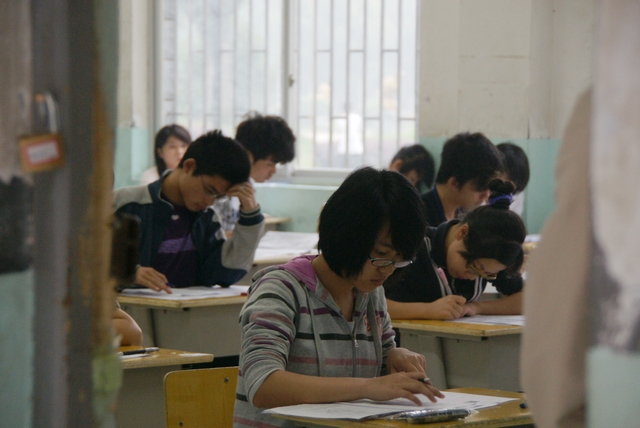 武冈市2010年高考圆满结束