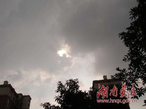 陰雨駐湘謹(jǐn)防雷電 96.9毫米暴雨降婁底(組圖)