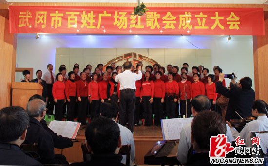 我市百姓广场红歌会成立 丰富群众文化活动