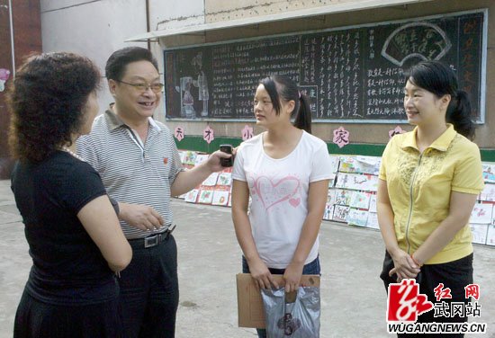 武冈别开生面关爱“女版洪战辉”