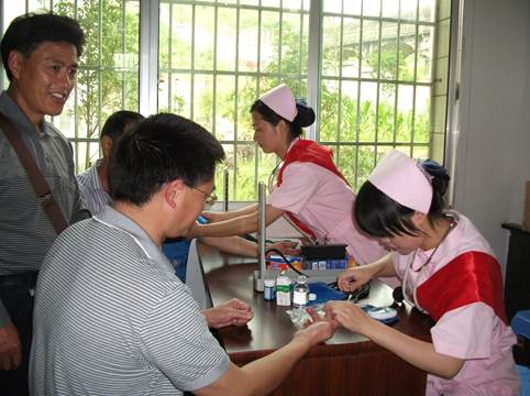 司马冲镇：免费体检 爱心送给农村基层干部