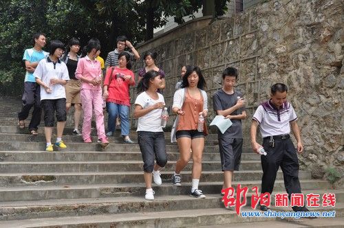 美籍华人子女回故乡支教 为山区孩子送温暖