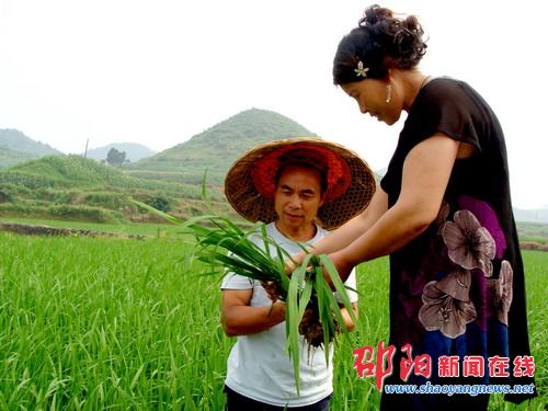 武冈市第一支科技大喇叭在司马冲镇东塘村服务