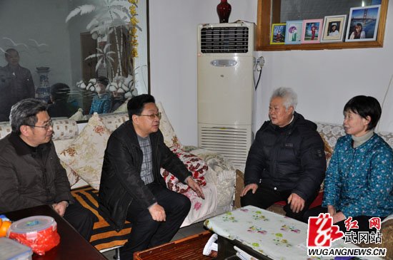 王春生走访慰问退休市团领导代表