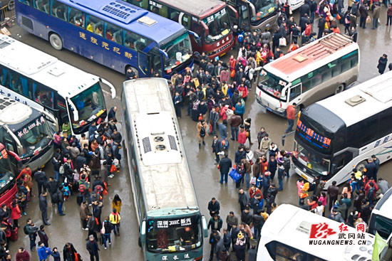 我市迎来春运返程客流高峰