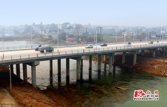 春光大桥车流不息