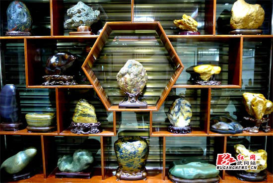 武冈“奇石”春节前走俏