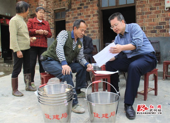 市住建局深入马坪乡开展“联创”工作