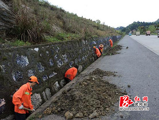 武冈公路：雨季养护竞赛如火如荼