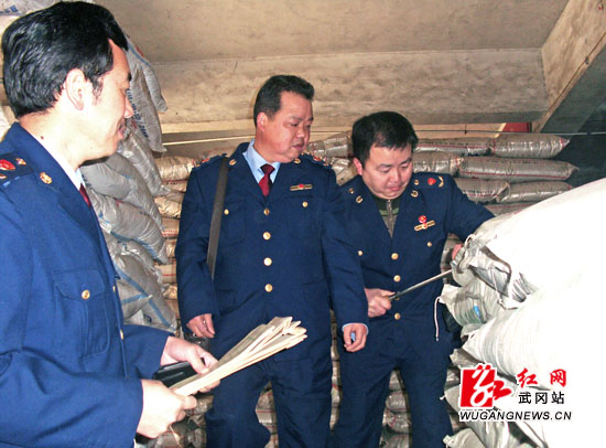 市工商局扎实开展“红盾护农”保春耕活动