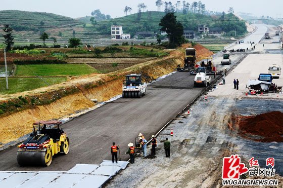 洞新高速抓紧施工
