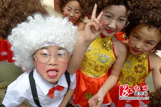 全市各个学校欢庆“六一”