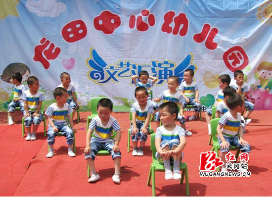 龙田乡中心幼儿园举行“庆六一”文艺汇演