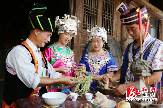 武冈六月六尝新节 敬祖尊老企盼丰年