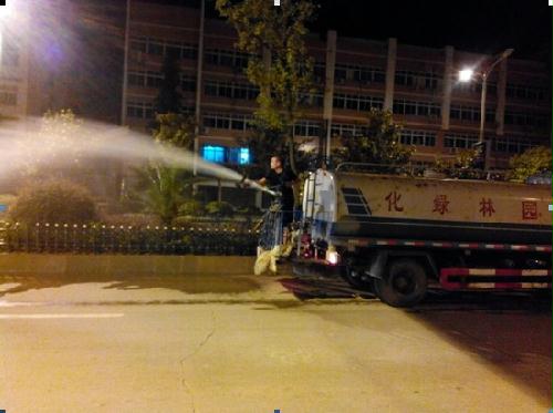 武冈市加强夏季绿化养护管理