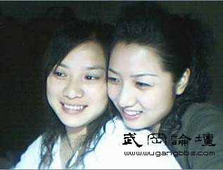 武岡移動(dòng)公司的兩個(gè)美女