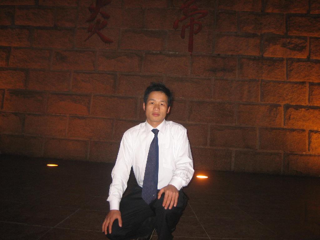 尋原武岡資江中學(xué)8班的同學(xué)們