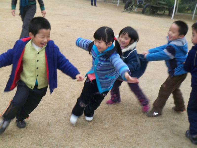 聚会游戏之一：老鹰抓小鸡