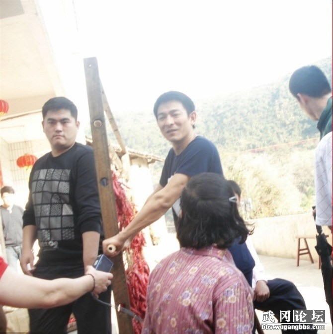 哇靠，回家碰上劉德華來武岡在我們村拍廣告