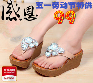 達(dá)芙妮松糕厚底真皮水鉆人字拖