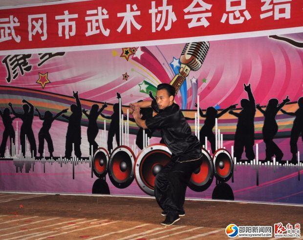 武岡市武術(shù)協(xié)會(huì)碩果累累 引領(lǐng)市民戶(hù)外健身好風(fēng)氣