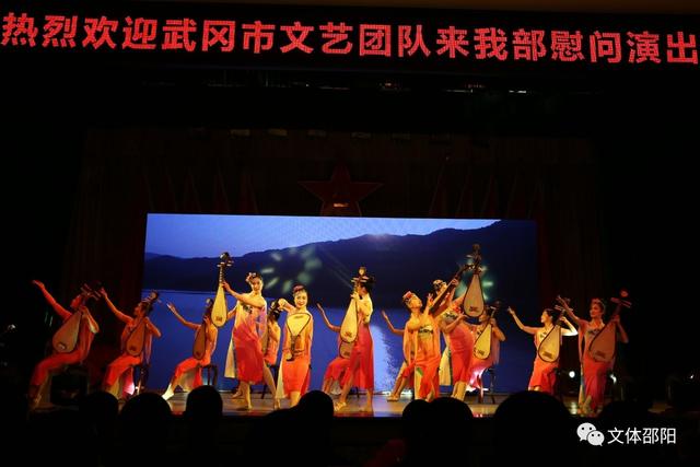 武岡絲弦進(jìn)軍營 新年共唱漁水情