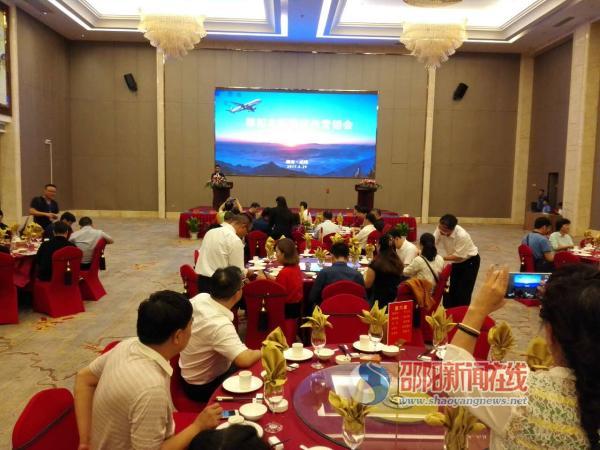武岡機場通航 50多家知名企業(yè)搶簽邵陽“航空旅游”第一單