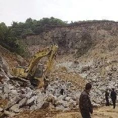 武冈老板叫了两台挖机到村上，结果被罚款20000元！