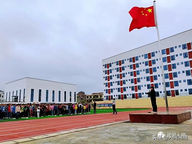 武冈芙蓉学校邓星汉校长：抓好成长工程，让教育走在回家的路上