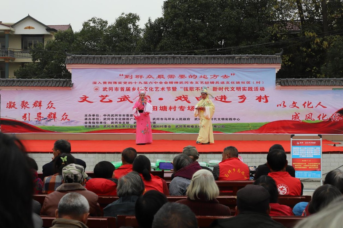 到群众最需要的地方去：武冈市文艺轻骑兵与志愿者并驾齐驱送温暖