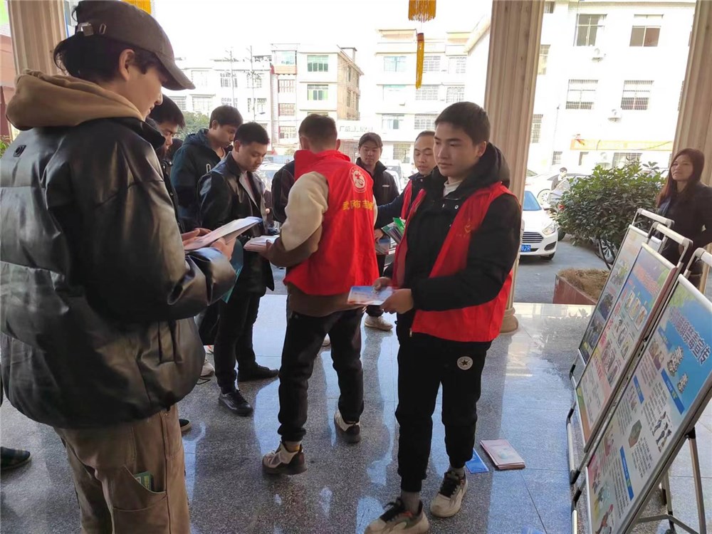 荆竹铺镇开展森林防火暨环保“利剑”行动