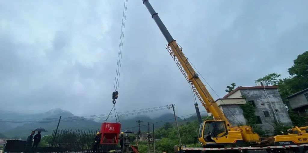 接武冈这条新高速！新新高速关键控制性工程赤木特大桥左幅20#承台开始第一次混凝土浇筑