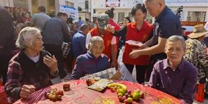 武冈：九九重阳节 关爱传真情