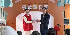 武冈市图书馆赠书活动走进新东九年制中学