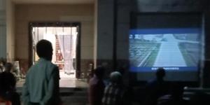 武冈湾头桥镇：送电影下乡宣传道路交通安全和医保政策