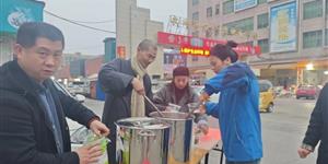 武冈爱尔眼科医院寒冬送暖 情系环卫工人