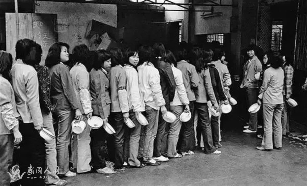 90年代初的初中食堂.jpeg 90年代初的初中食堂.jpeg