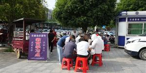 大清早武冈市民们在街头学习 原因竟是→