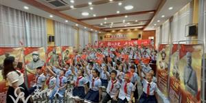 光明小學(xué)：閱兵盛典激蕩愛(ài)國(guó)情懷，紅色基因薪火相傳