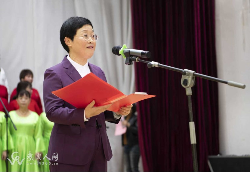 载歌载舞庆重阳，桑榆未晚霞满天  ――武冈市老干部大学重阳节活动侧记